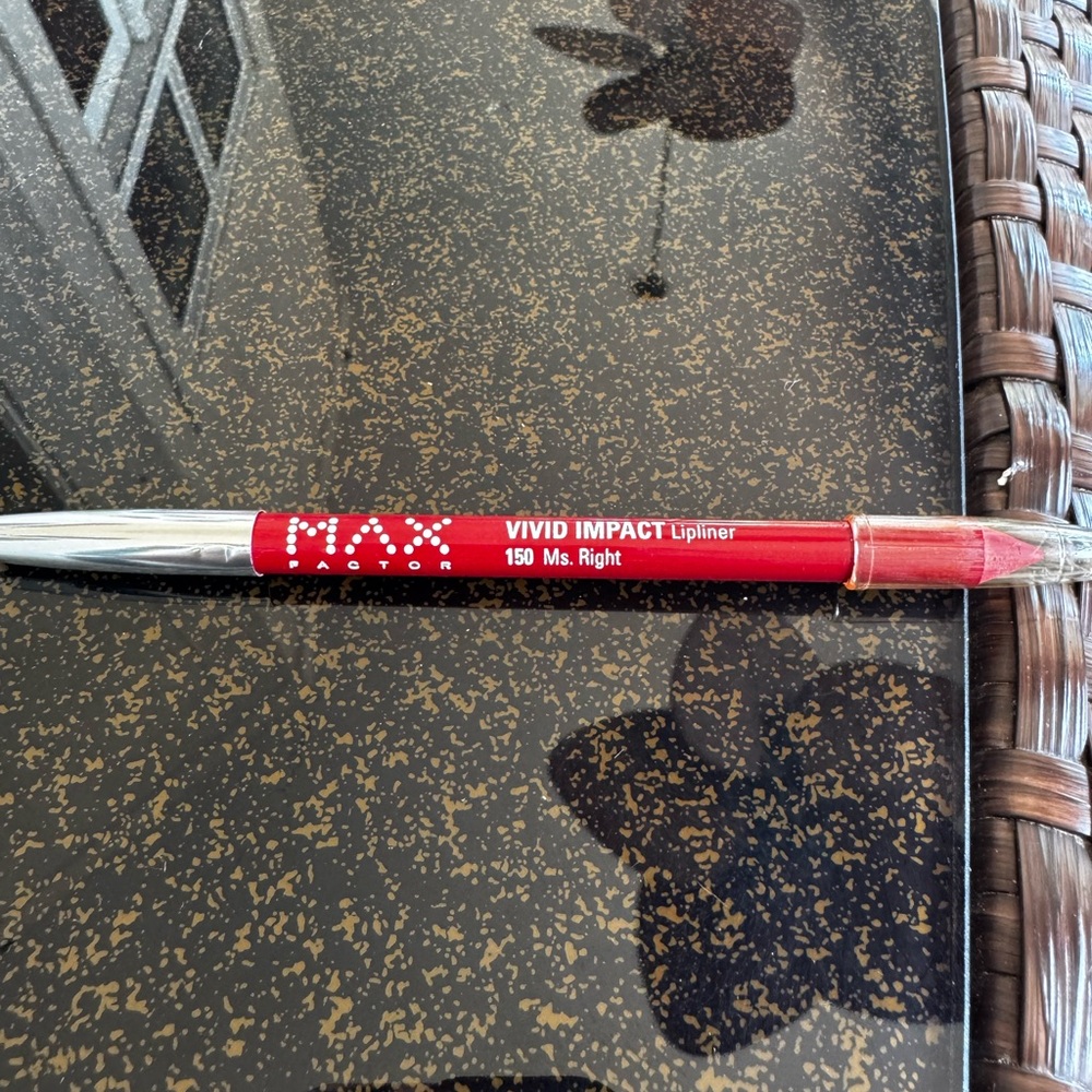 Max Factor Vivid Impact Lipliner in Red